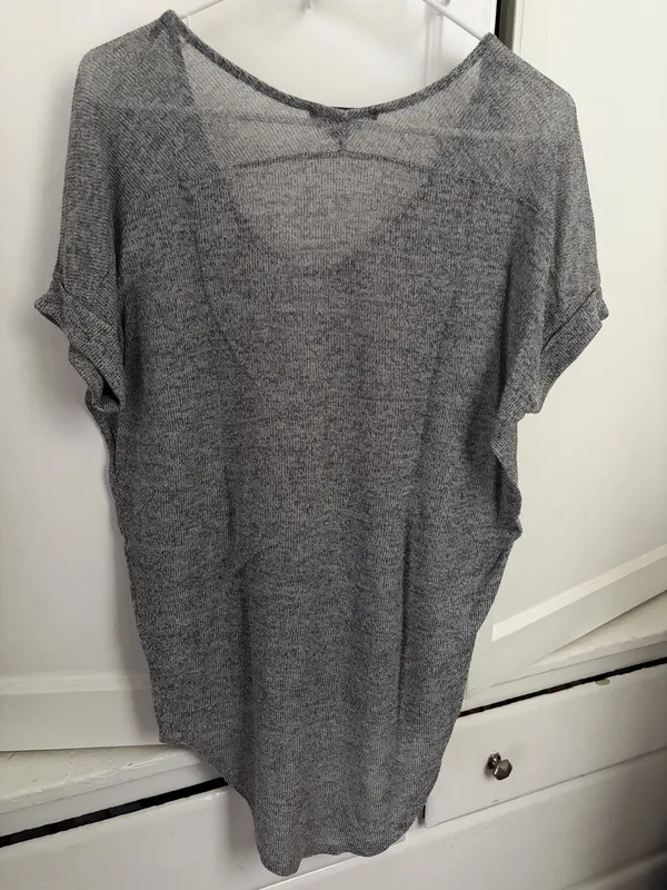 Forever 21 Heather Gray Short Sleeve Hi-Low Top Size Small - Image 5