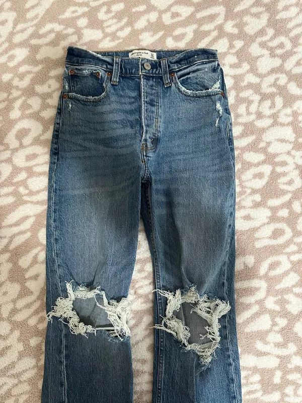 Abercrombie Jeans - Image 4