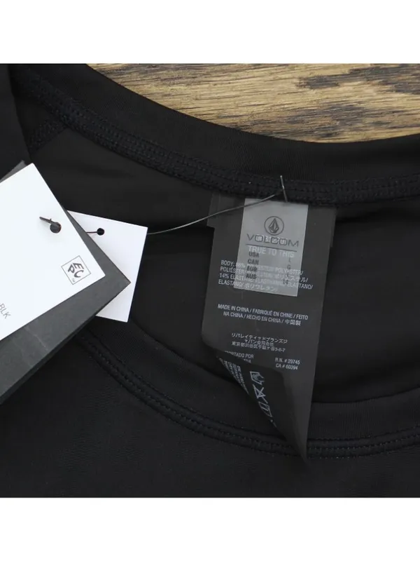 NWT Volcom Womens Long Sleeve Rashguard Top O0312301 Jet Black L - Image 5