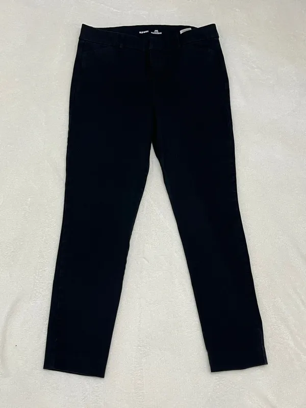 Old Navy Women's High Rise Pixie Pants Size 6 - Image 2