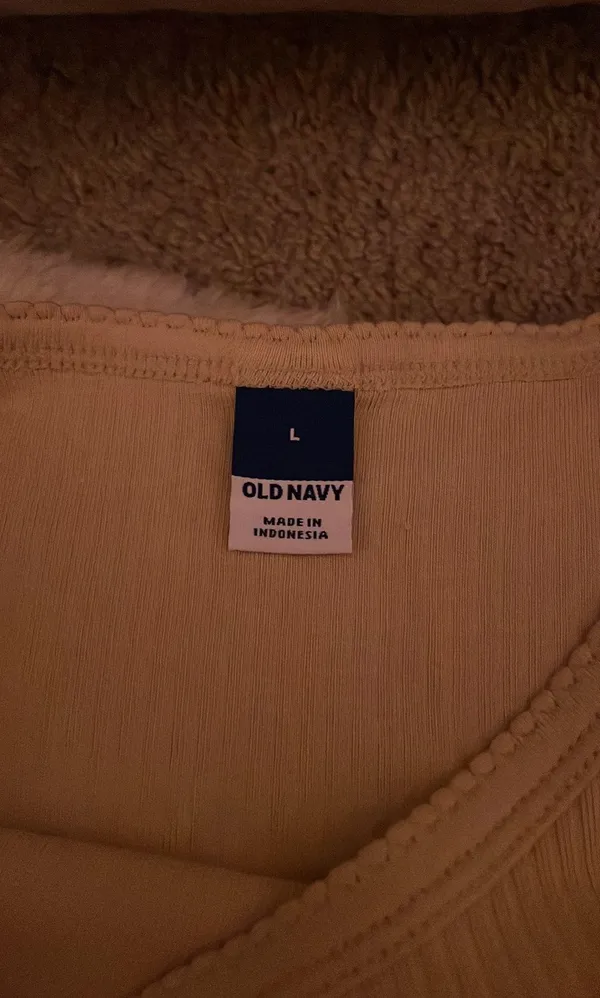 Old Navy tan t shirt - Image 3