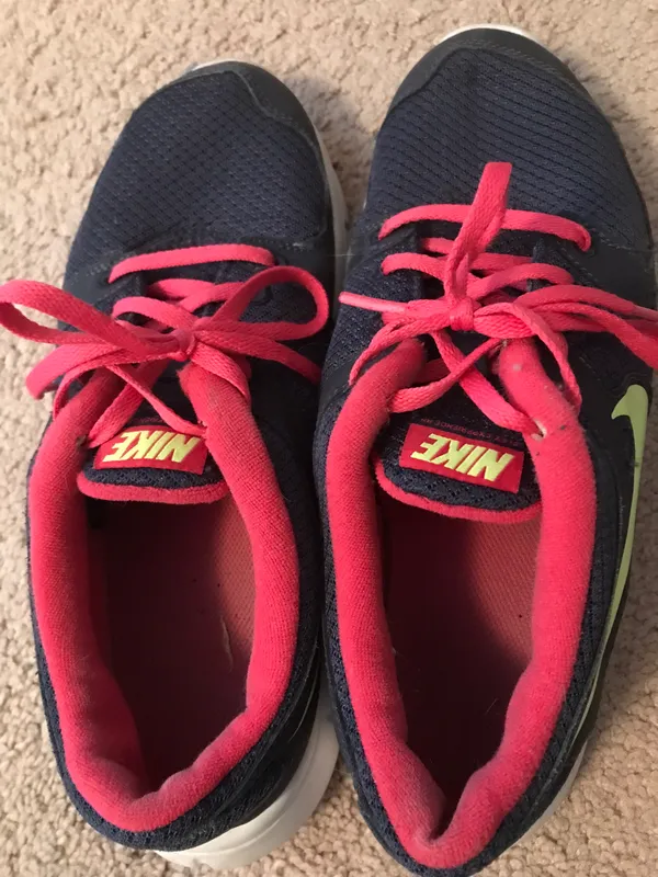 Nike Tennis Shoes - Image 5