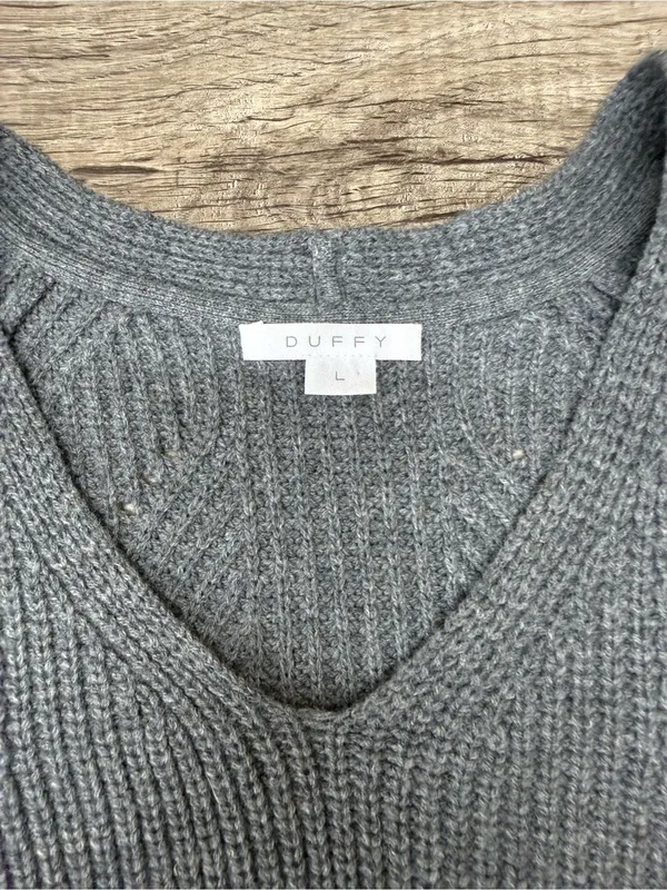 Duffy v neck wool and‎ cashmere blend sweater size large - Image 4