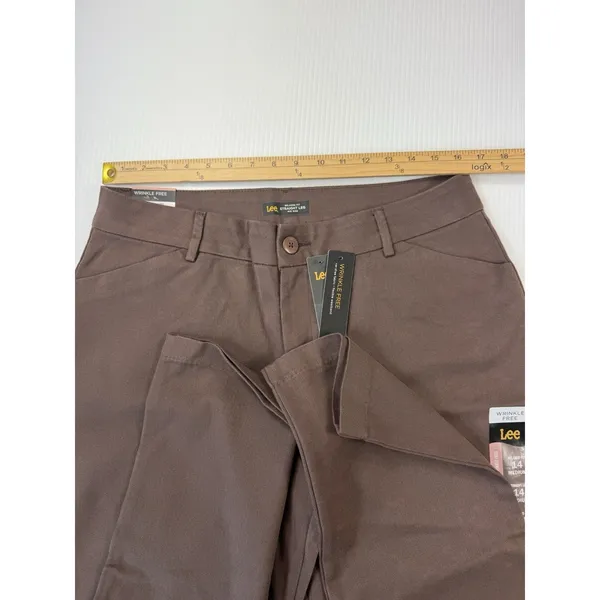 Lee Women's Wrinkle Free Relaxed Fit Straight Leg Pant Brown Size 14‎ Mid Rise - Image 4