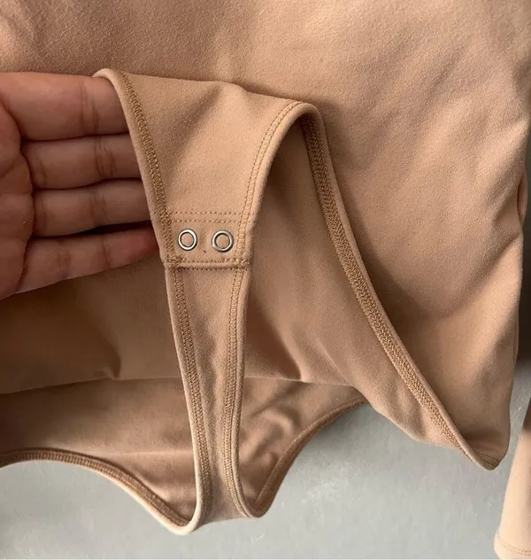Abercrombie & Fitch Soft Matte Seamless Long-Sleeve Squareneck Bodysuit Size M - Image 3