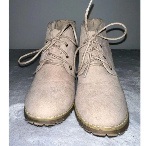 Women’s Neutral Cream Beige Bootie Heel Boots Size 7.5 - Image 2