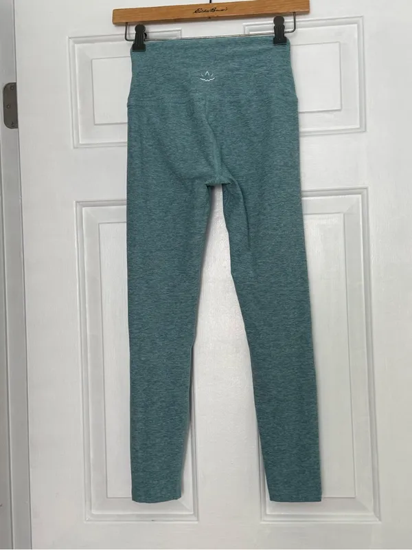 Beyond Yoga Spacedye Walk and Talk High Waisted Capri Leggings in Blue - Image 3