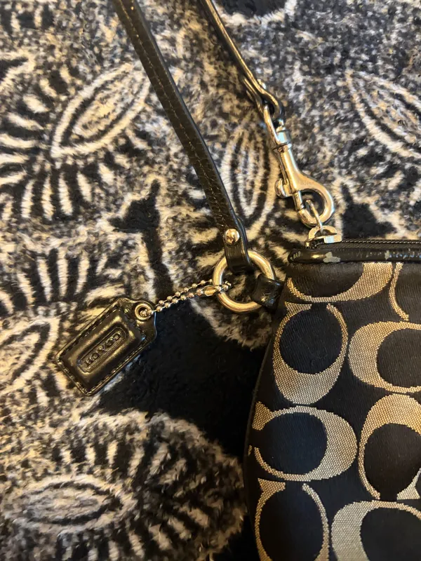 Vintage Coach Wristlet Wallet Black - Image 8