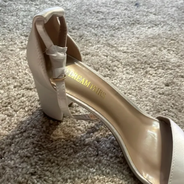 Dream Paris white satin shoes block heels 8.5 - Image 5