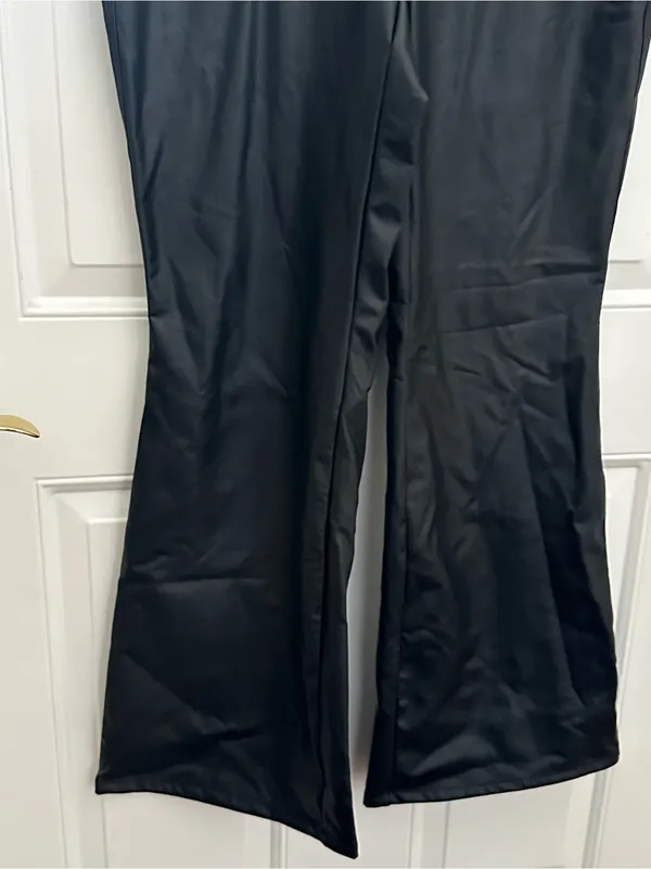 Halara Size L Women's Black Faux Leather Flared Pants NWOT - Image 6