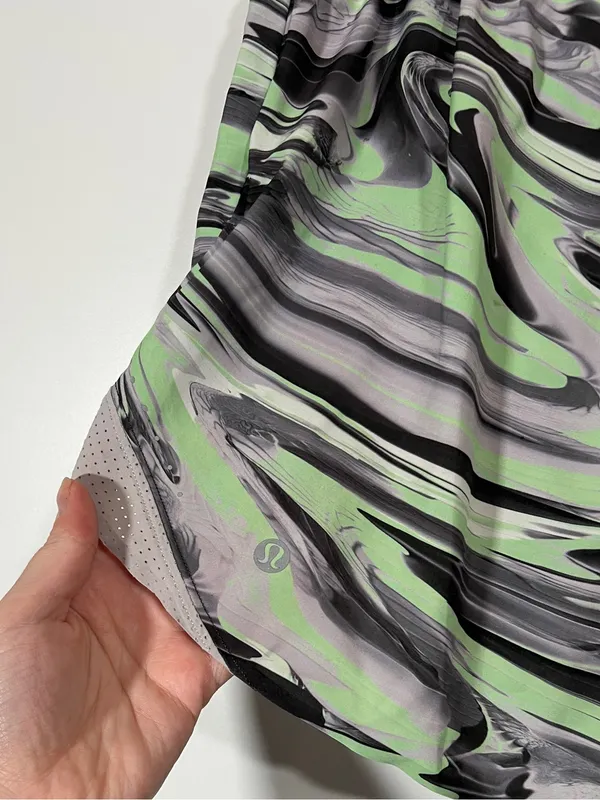 Lululemon Hotty Hot Shorts 4” Special Edition Paint Glide Warp Multi Chrome - Image 5