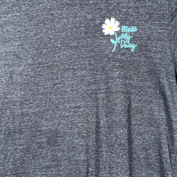 Old Navy Medium Everywear Graphic T-Shirt - Make My Daisy - Image 2