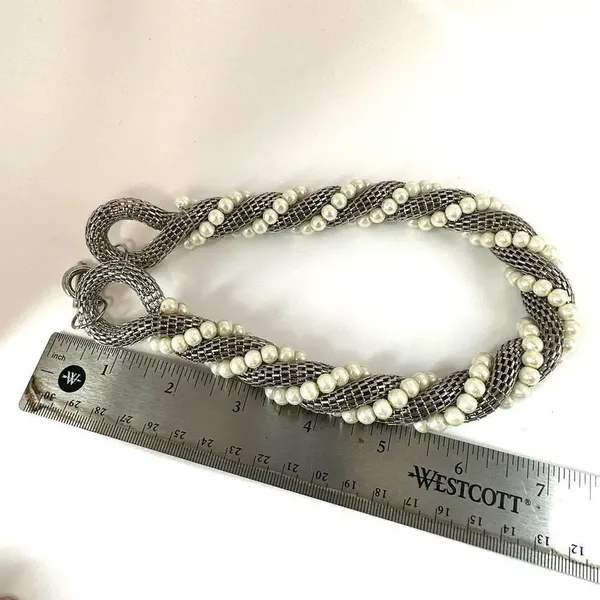 Silver tone and faux pearl mesh twisted choker necklace - Image 6