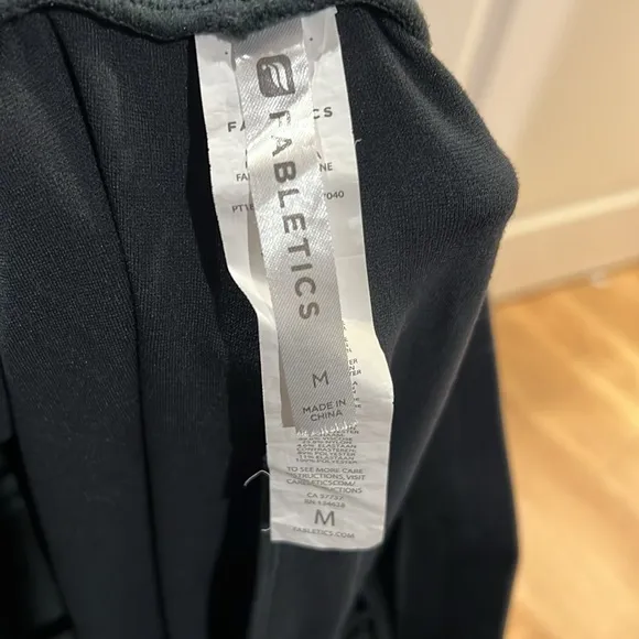 Fabletics like new medium jogger pants with‎ pockets - Image 4