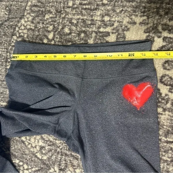 Splits59 Women’s Size M Charcoal Gray Left Hip Heart Capri Cropped Leggings - Image 5