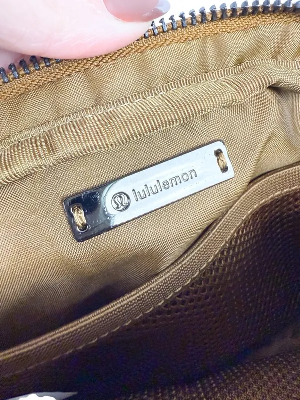 Lululemon Everywhere Belt Bag‎ 1L Fleece Burnt Caramel Sherpa - Image 11