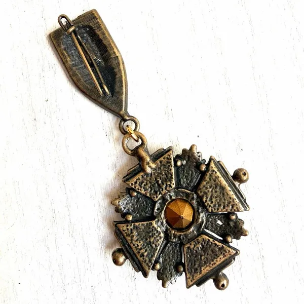 Vintage Maltese Cross Emerald Rhinestone Drop Brooch - Image 3