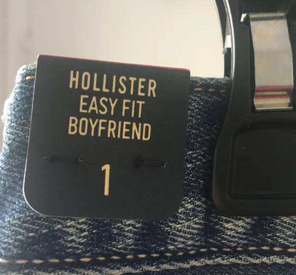 Hollister NWT easy fit boyfriend jeans - Image 4