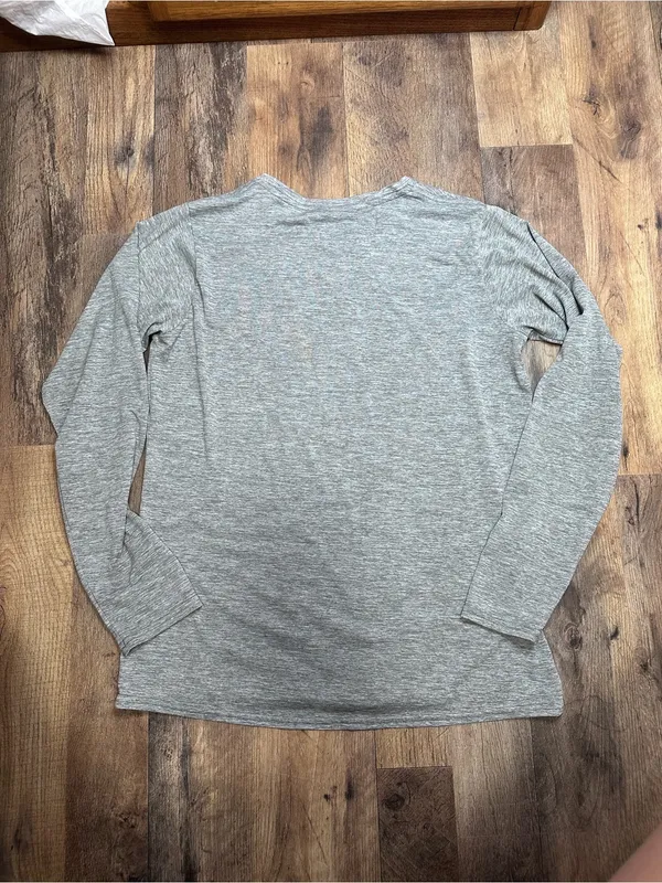 Patagonia Women’s Heather Gray Long-Sleeve Tee with Sunset Mountain Graphic - Image 3