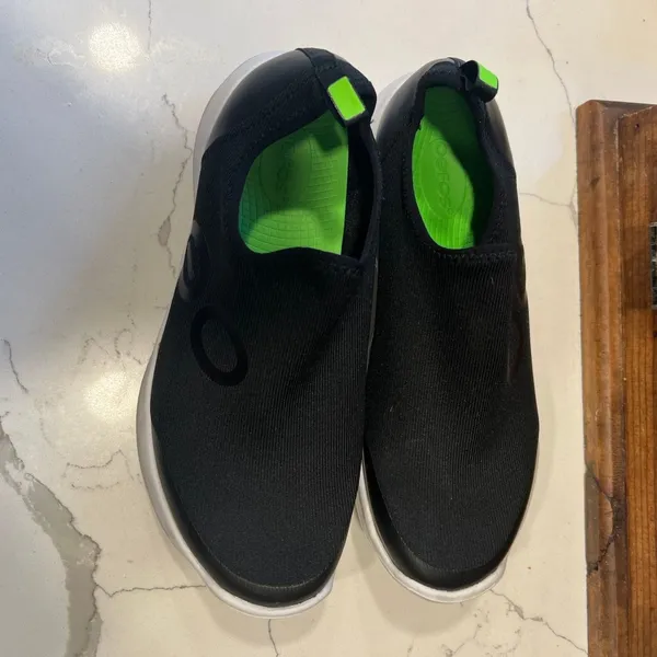 OOFOS OOmg Sport‎ Women's size 9.5 black - Image 2