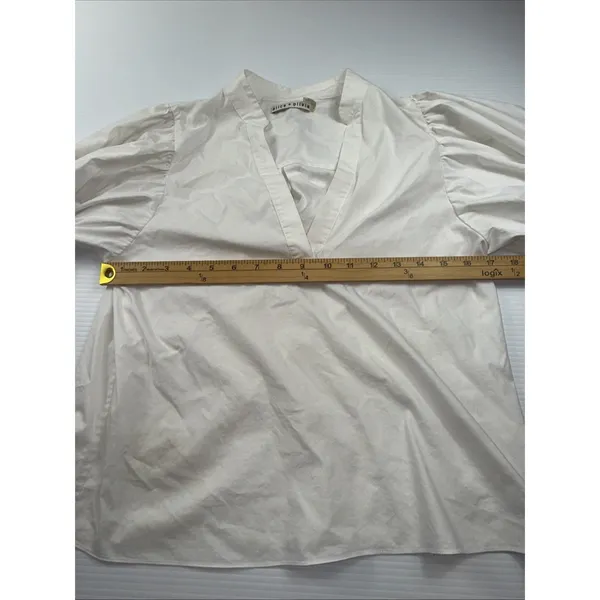 Alice‎ and Olivia Smocked Cuff Sleeve V Neck White Blouse XS - Image 4
