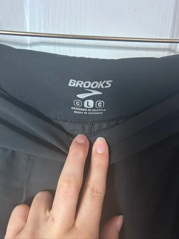 Brooks running black pants tight size large with pockets - Image 2