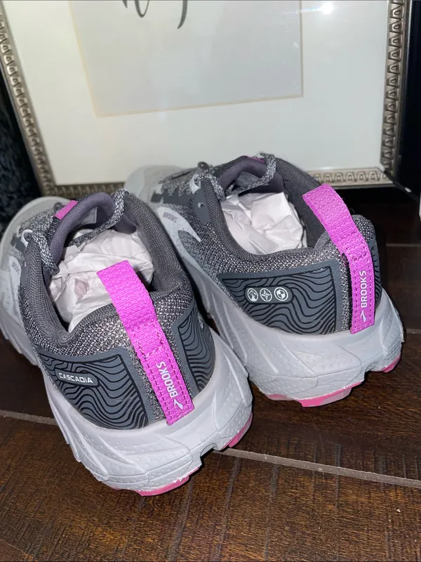 Brooks Cascadia 17 Trail Running Shoes Size 8 Oyster/Blackened Pearl/ Purple - Image 10