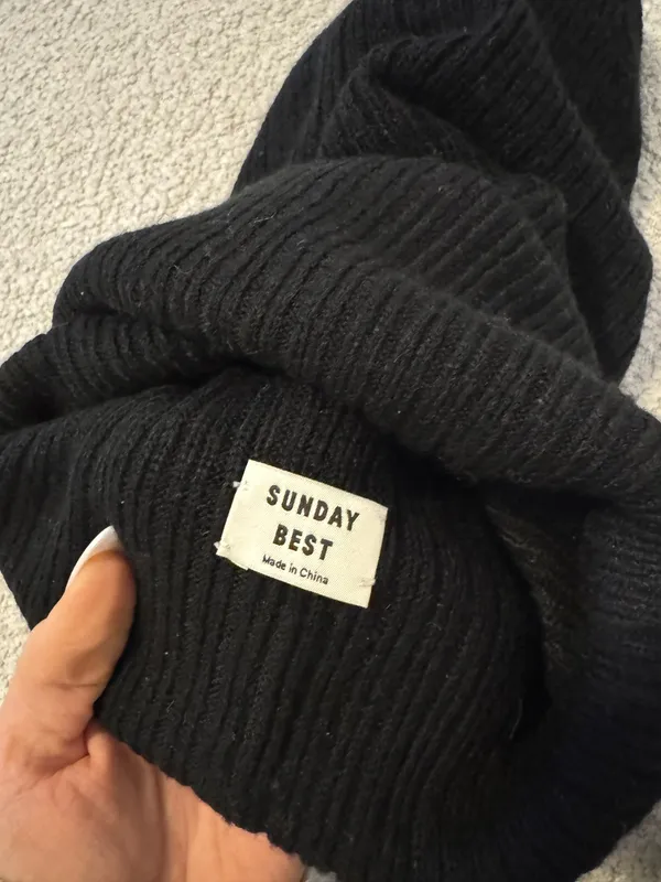 Aritzia Sunday Best Black Beanie - Image 2