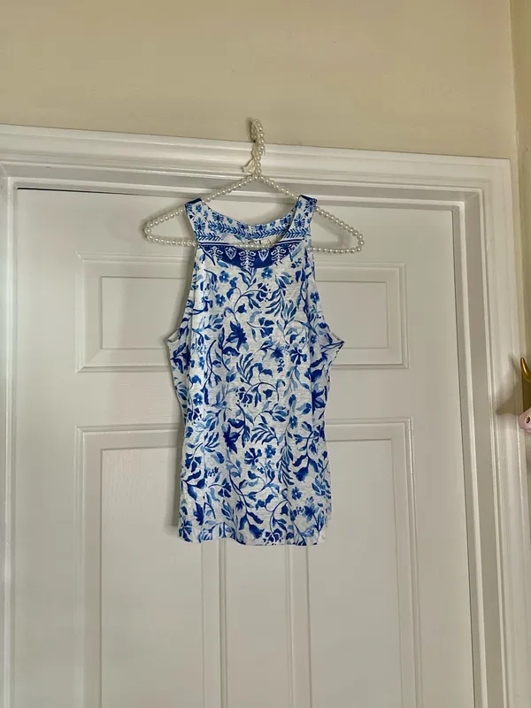 Joie Blue & White 2 pc shorts set - Image 2