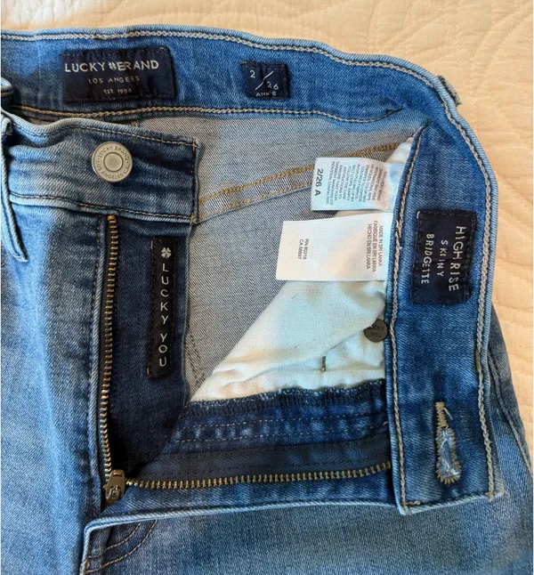Lucky Brand skinny jeans - Image 3