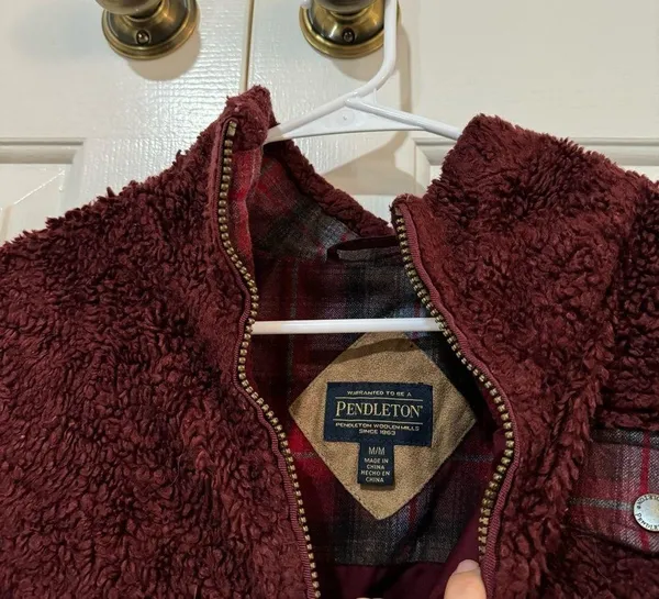 Women’s Burgundy Maroon Full Zip Jacket Sherpa Fuzzy Wool Pocket M - Image 4