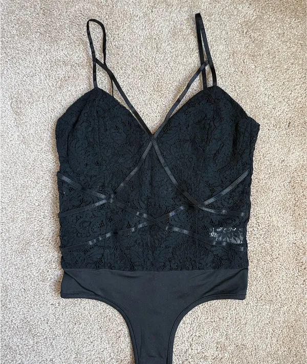 NWOT Missguided Harness Black Lace Cami Bodysuit. Size 2 - Image 10