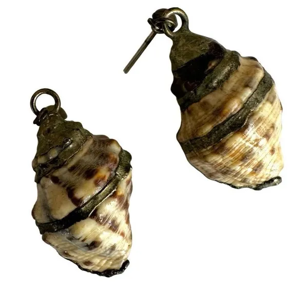 Silver tone shell drop earrings - Image 10