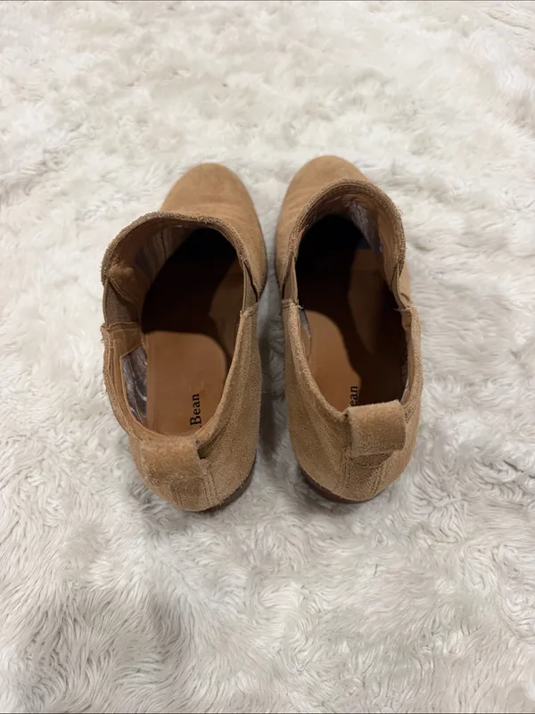 L.L. Bean Women's Suede Chelsea Ankle Boots - Light tan Size 10 - Image 4