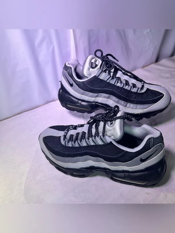 Nike womes 's Black & Gray Mesh Air Max 95 Sneakers - Image 3