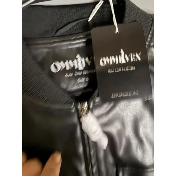 Ommiivex Black Faux Leather Cropped Bomber Jacket Size Large NWT - Image 6