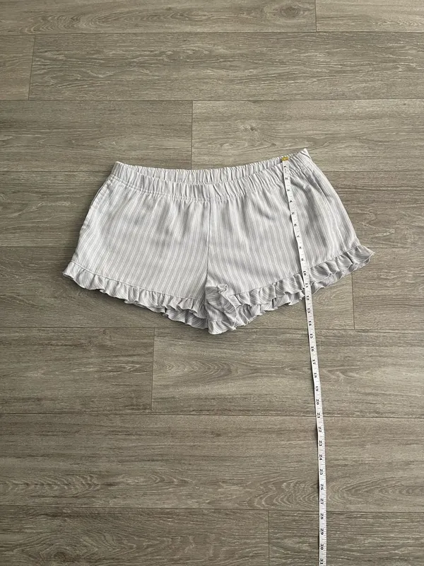 Hollister Flannel Ruffle Shorts - large - Image 4