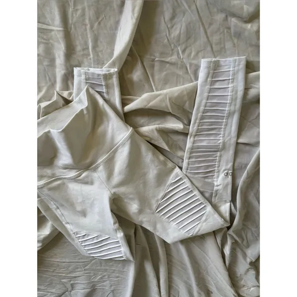 ALO Yoga White High-Waist Moto Ribbed Leggings - Image 4
