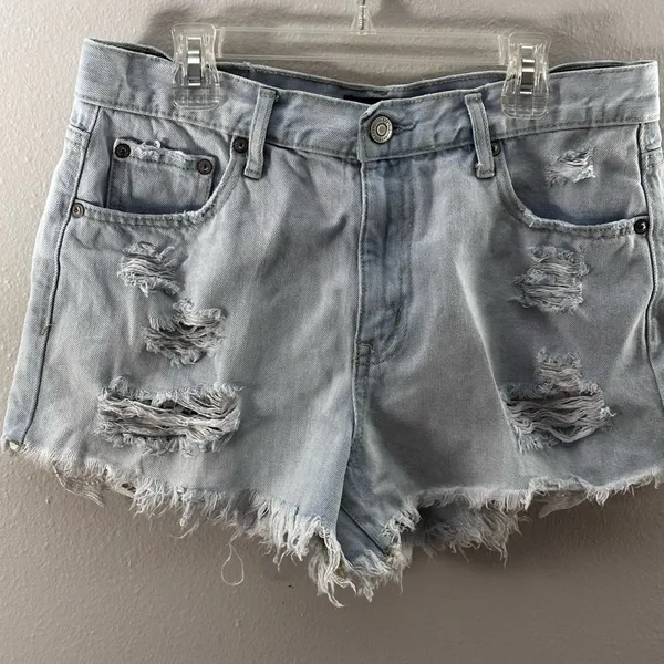 Aeropostale Women Light Blue Denim Jean Cheeky Shorts Distressed‎ Ripped size 8 - Image 2