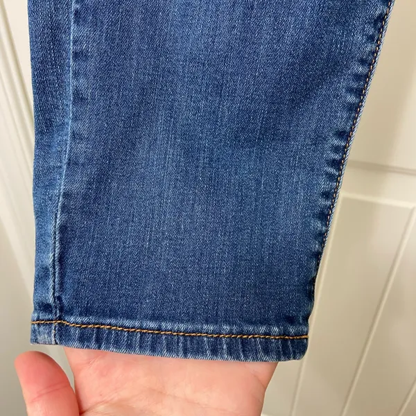 EUC Lucky Brand women’s blue medium wash Sofia‎ capri denim jeans summer stretch - Image 3