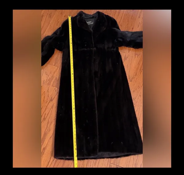 Burchay’s Exclusive Furriers of Chattanooga Long Women’s Mink Coat - Large Tall - Image 10
