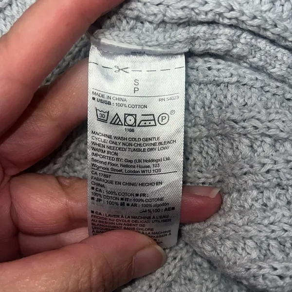 GAP Light Gray Cable‎ Knit Sweater - Image 4