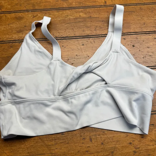 Aerie medium‎ white twist sports bra super cute layers layering - Image 3