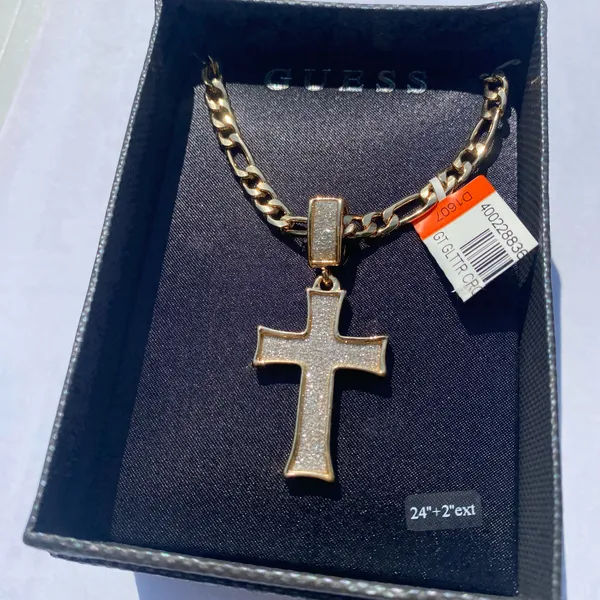 ⚜️✝️ NWT Guess Gold Plated Silver Glitteresque Effect Crucifixrion Cross Pendant Figaro Chain Necklace ✝️⚜️ - Image 4