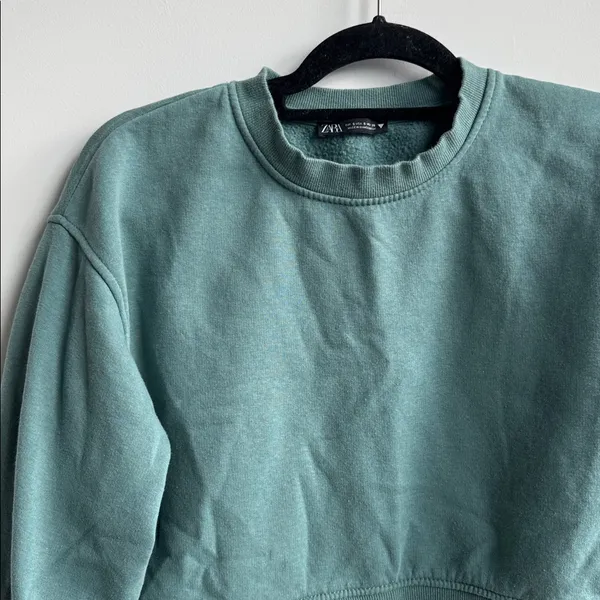 Zara Green Cropped Sweatshirt Size S - Image 2