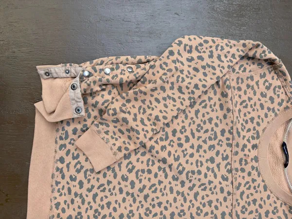 Abercrombie leapord print crewneck - Image 3
