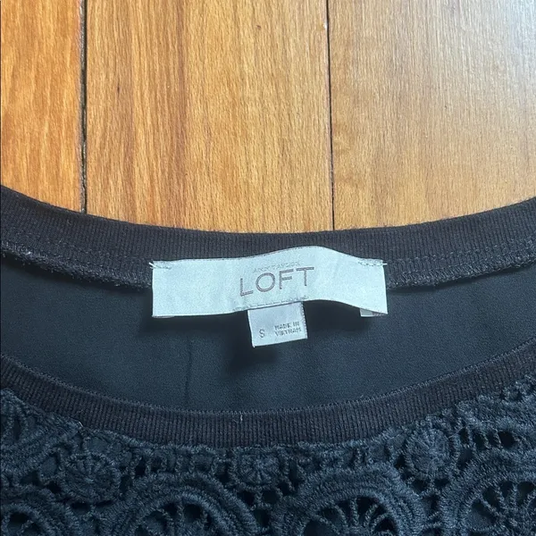 Loft Sleeveless Eyelet/Lace Blouse - Image 3