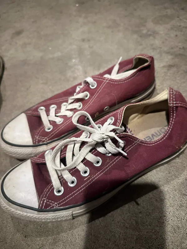maroon converse - Image 2