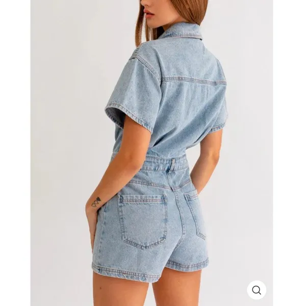 Le‎ Lis Collection Womens Light Wash Denim Utility Romper Short Sleeve Small NEW - Image 2
