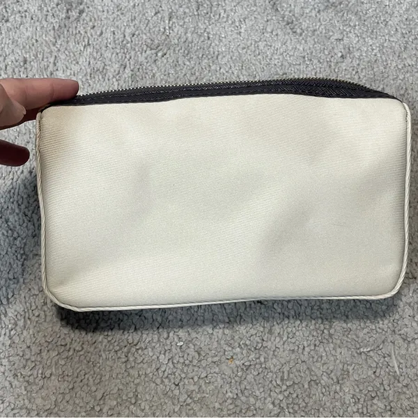 Salvatore Ferragamo Saudia‎ Ivory Travel Cosmetic Bag - Image 6